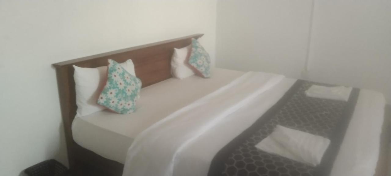 Unique View Nuwaraeliya Hotel นูวาราเอลิยา ภายนอก รูปภาพ